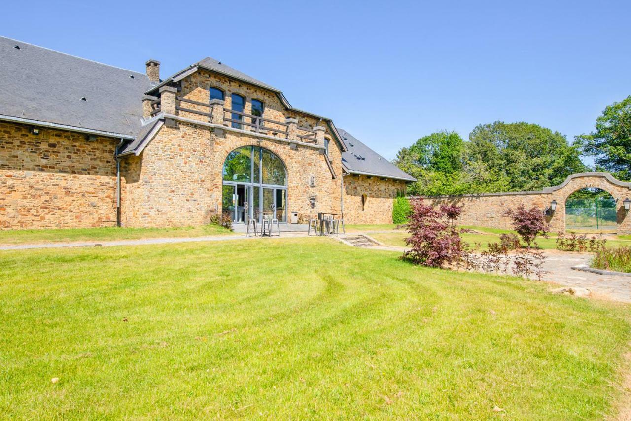 Hotel Domaine De Ronchinne - Chateau Et Ecuries 3*
